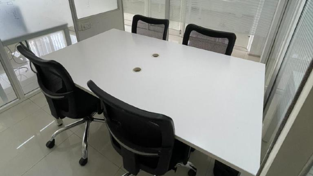 4 Seater Meeting Room