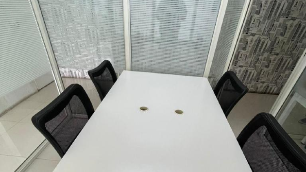 4 Seater Meeting Room