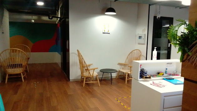 4 Seater Meeting Room