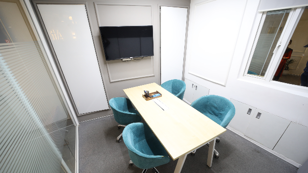 4 Seater Meeting Room