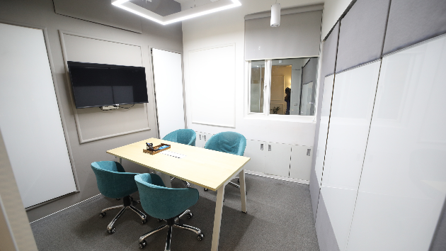 4 Seater Meeting Room