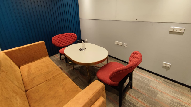 4 Seater Meeting Room