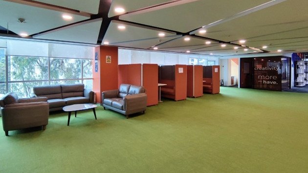 4 Seater Meeting Room 