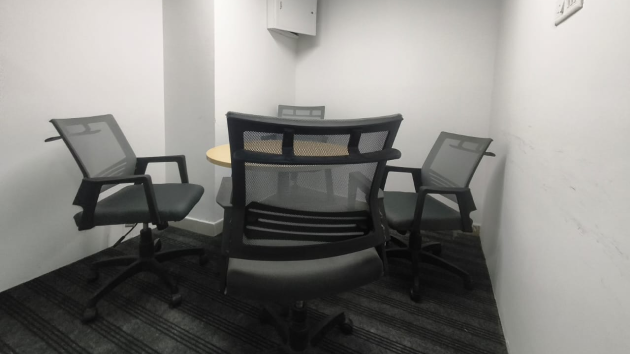 4 Seater Meeting Room
