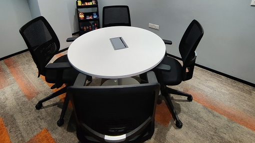 4 Seater Meeting Room