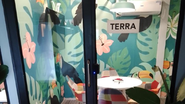 4 Seater Meeting Room