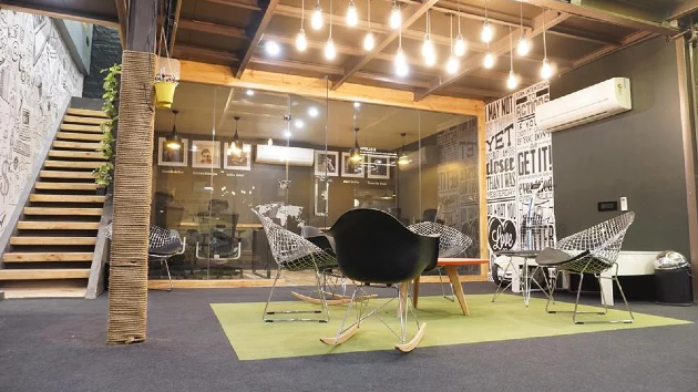 4 Seater Meeting Room