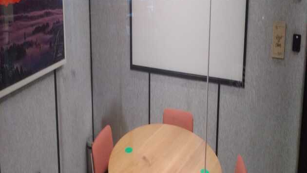 4 Seater Meeting Room