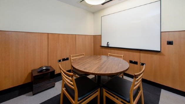 4 Seater Meeting Room