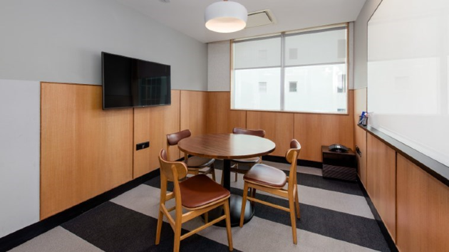 4 Seater Meeting Room