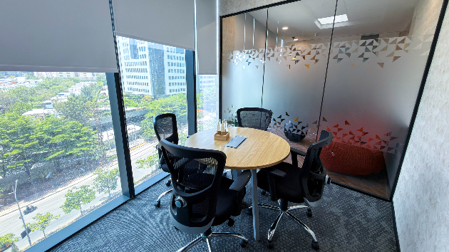 4 Seater Meeting Room