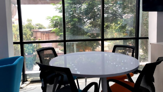 4 Seater Meeting Room