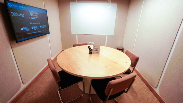 GoSpace 3423 4 Seater Meeting Room