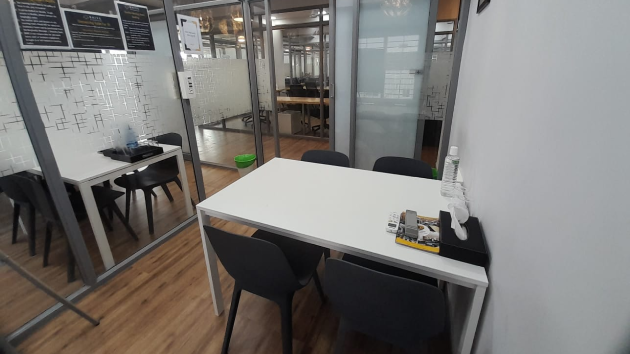 4 Seater Meeting Room