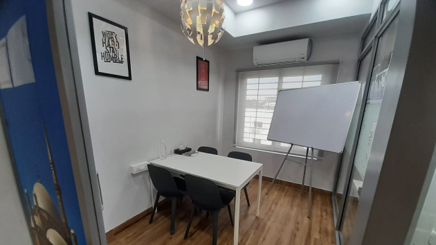 4 Seater Meeting Room