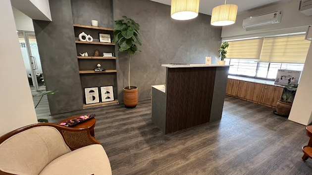 4 Seater Meeting Room 