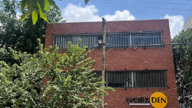 4 Seater Meeting Room 