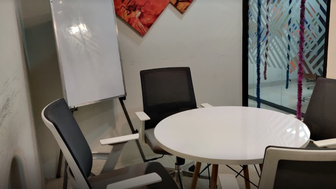 GoSpace 7159 4 Seater Meeting Room