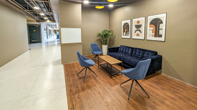4 Seater Meeting Room