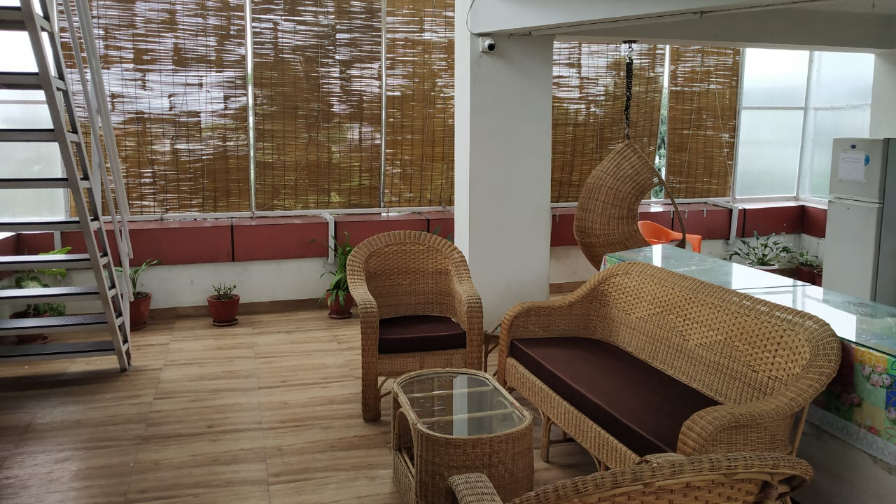 4 Seater Meeting Room