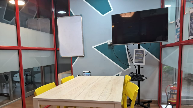 4 Seater Meeting Room