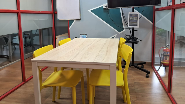 4 Seater Meeting Room