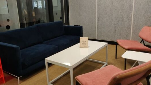 4 Seater Meeting Room