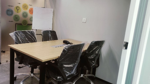 4 Seater Meeting Room