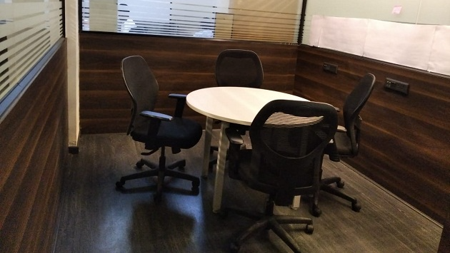 4 Seater Meeting Room