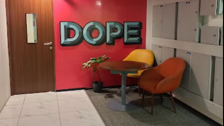 4 Seater Meeting Room 