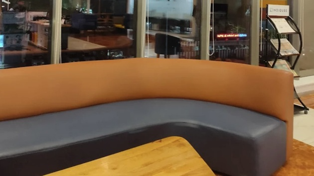 4 Seater Meeting Room