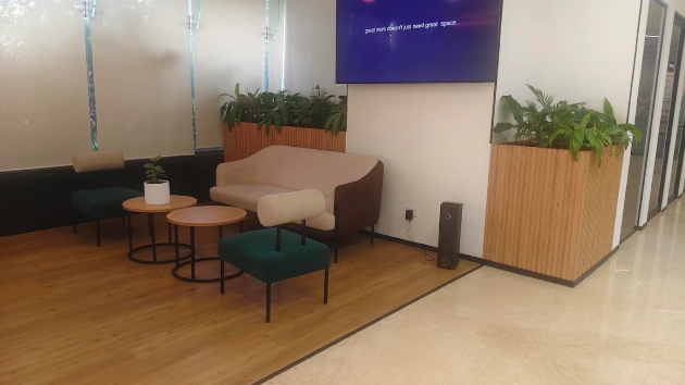4 Seater Meeting Room 