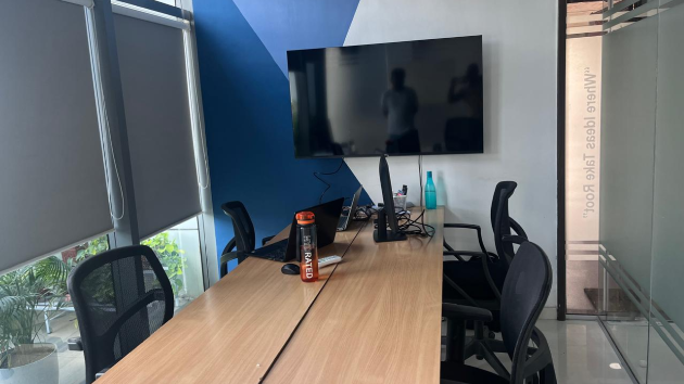4 Seater Meeting Room 