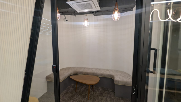 4 Seater Meeting Room