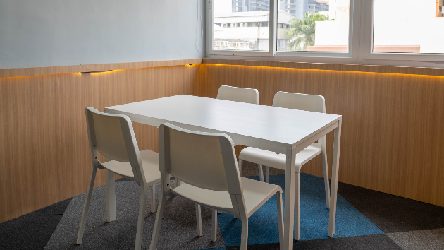 4 Seater Meeting Room