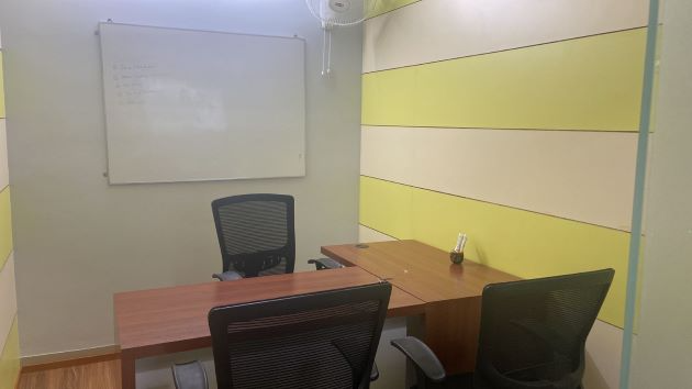 4 Seater Meeting Room