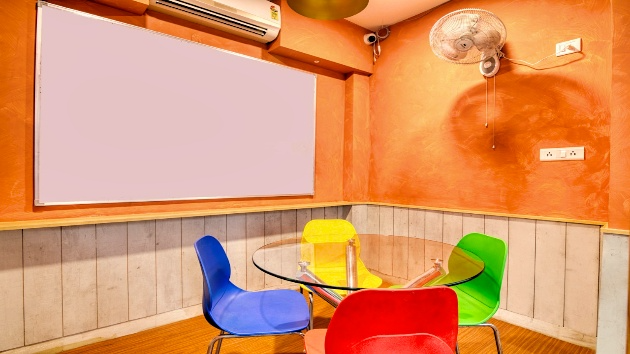 4 Seater Meeting Room