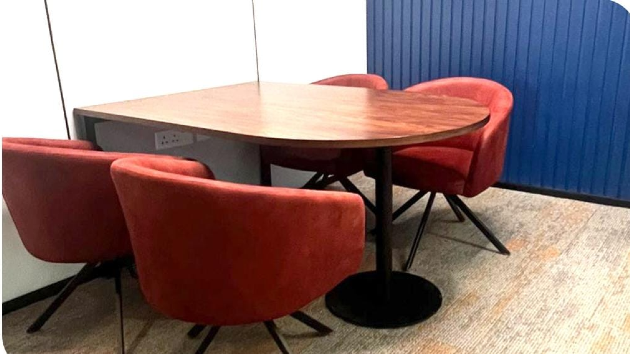4 Seater Meeting Room