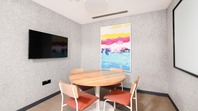 4 Seater Meeting Room