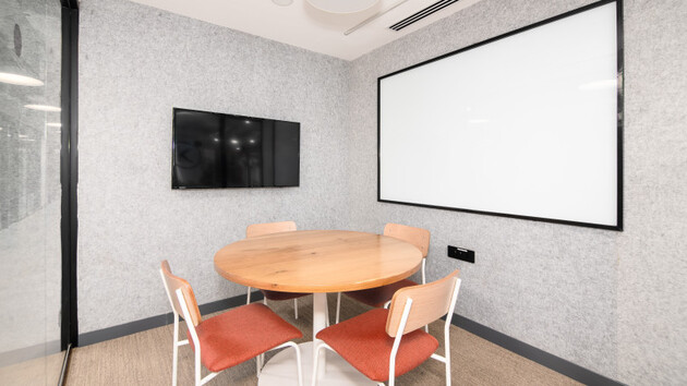 4 Seater Meeting Room