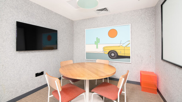 4 Seater Meeting Room