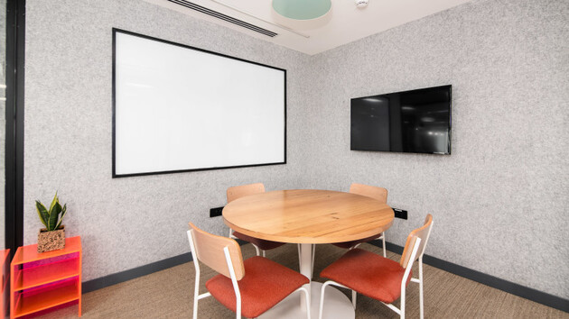 4 Seater Meeting Room