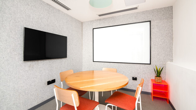 4 Seater Meeting Room