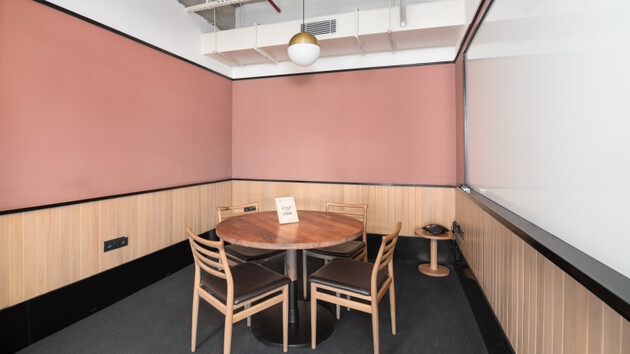 GoSpace 8557 4 Seater Meeting Room
