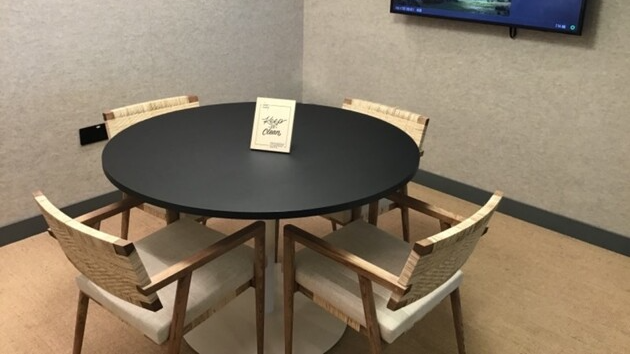 4 Seater Meeting Room