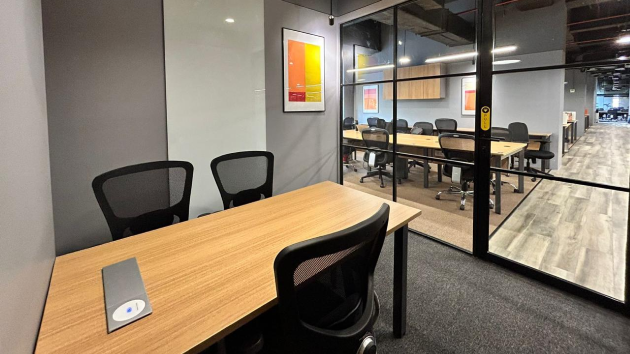 4 Seater Meeting Room in Sector 43 - TheCircle.Work Unitech Trade Centre | GoSpace 9009