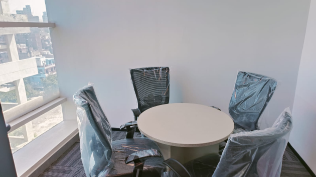 4 Seater Meeting Room