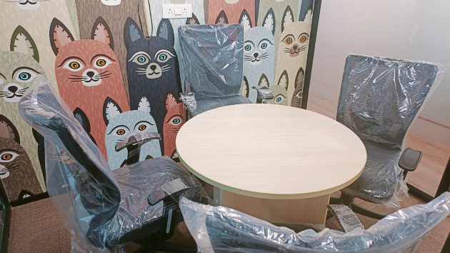 4 Seater Meeting Room