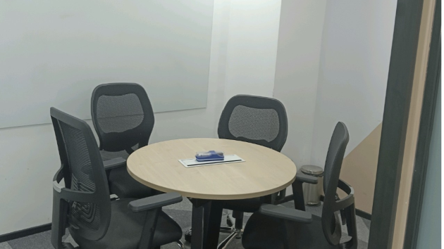 4 Seater Meeting Room in Sector 62 - Incuspaze Corenthum 4th Floor | GoSpace 9018