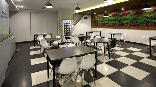 4 Seater Meeting Room